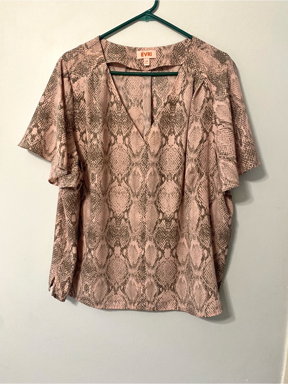 🌞 4/$20 EVRI Blush Snake-Print V-Neck Top WOMEN SIZE 2X